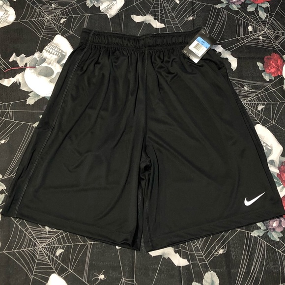 nike shorts no pockets